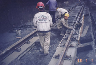 1999年熄焦车轨道改造施工过程图