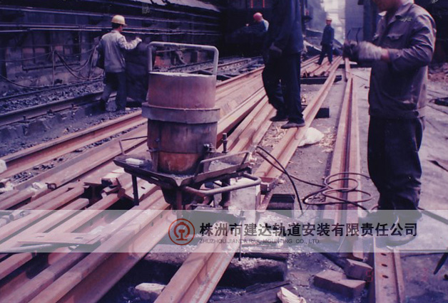 早期钢轨焊接-铝热焊接过程中