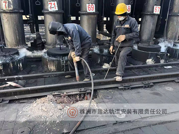 不停工轨道焊接施工现场之基础改造